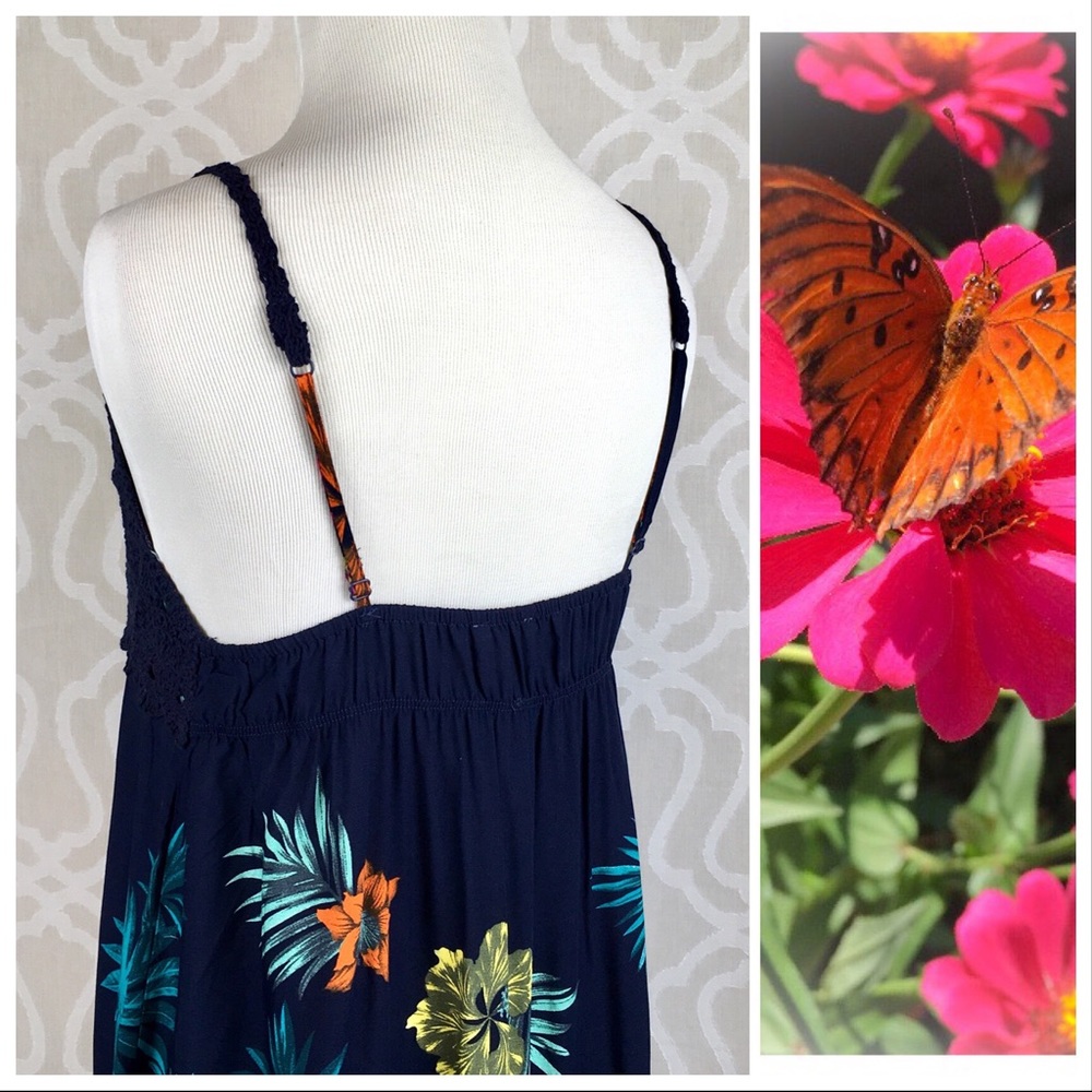 *LAST ONE* Tropical Lounge Wildflower Tunic Mini - Picture 7 of 8
